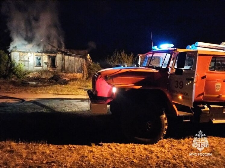 В селе Окуни Белгородской области подожгли дом