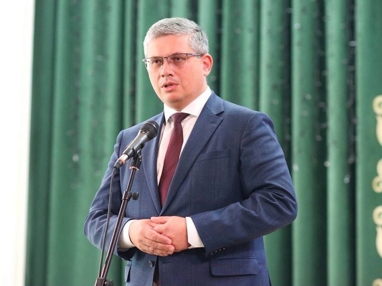 Александр Новиков поздравил смолян с Праздником Весны и Труда