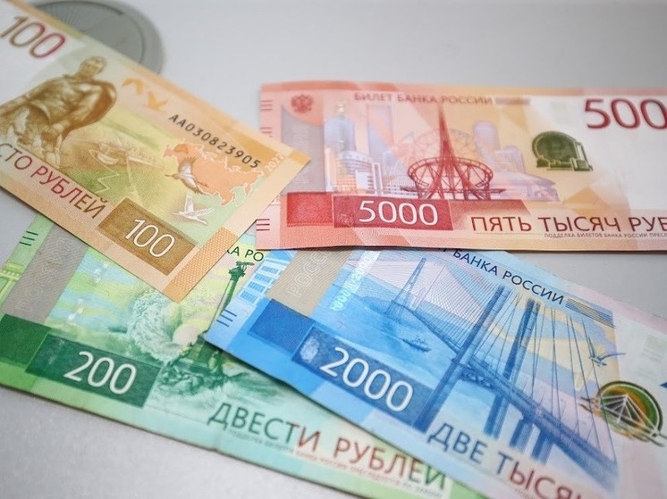 Средняя зарплата жителей Волгоградской области за год подросла на 10 000 рублей