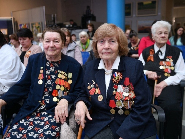 В Смоленске до 11 мая проходит фотовыставка «Поколения Победителей»