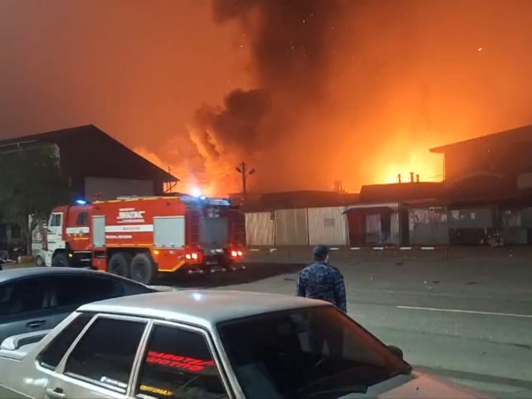 В Сунже горит рынок, в ликвидации крупного пожара задействованы все пожарные части Ингушетии