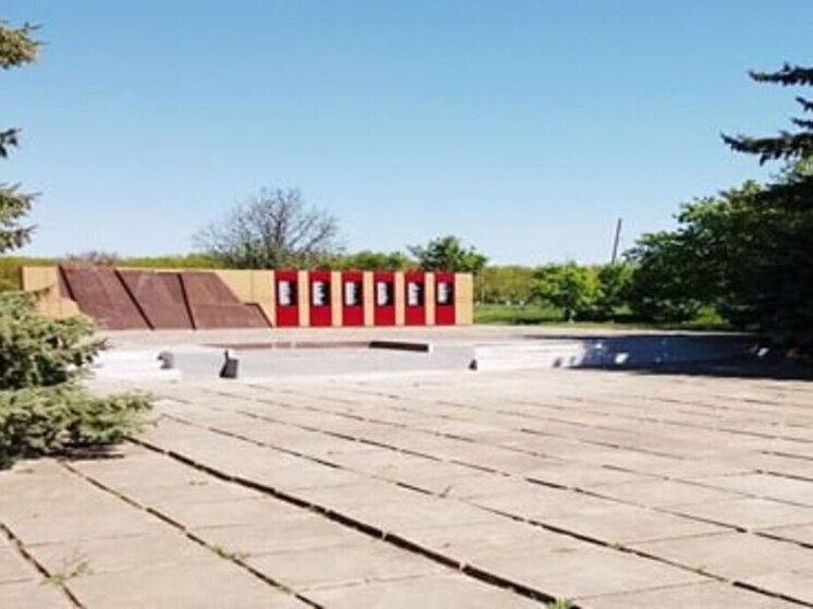 В Аскании-Нова обновили мемориал погибшим воинам-односельчанам