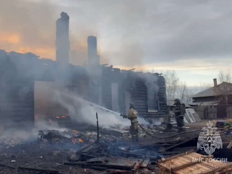 Дом, гараж и надворные постройки горели в Чите