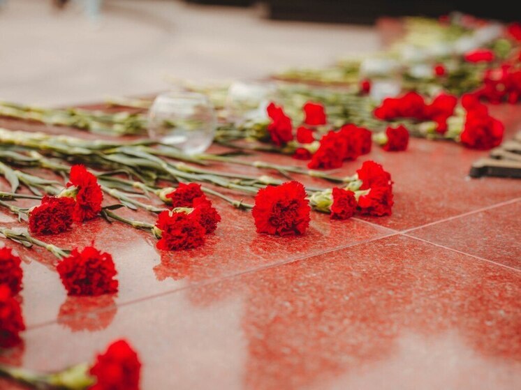 Ко дню Победы в Приамурье прибыло свыше 40 тысяч гвоздик из Китая