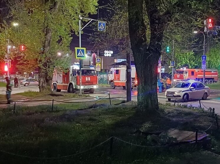 В Самаре заброшенный дом на улице Свободы тушили 45 человек, пострадавших нет