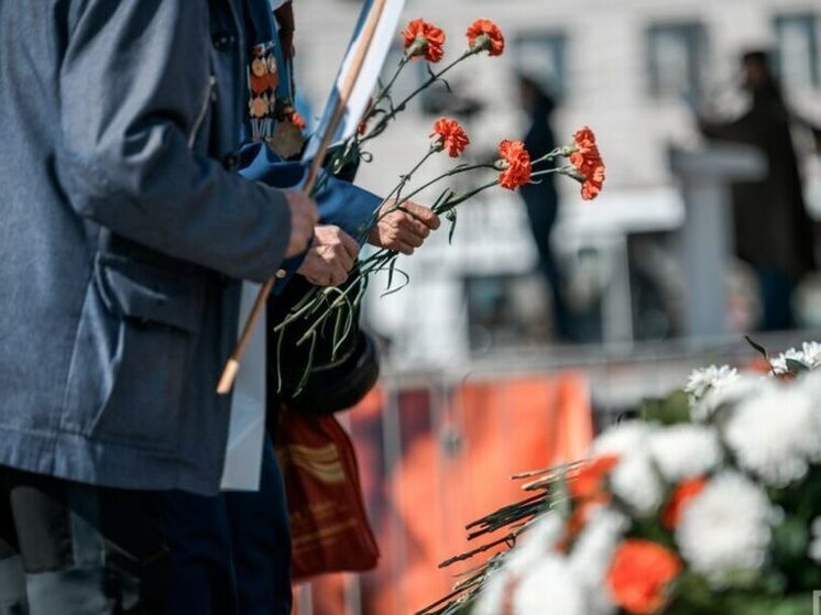 К 80-летию Победы: в России запустили цифровую газету «Страна, которая живёт» с историями героев и современными достижениями