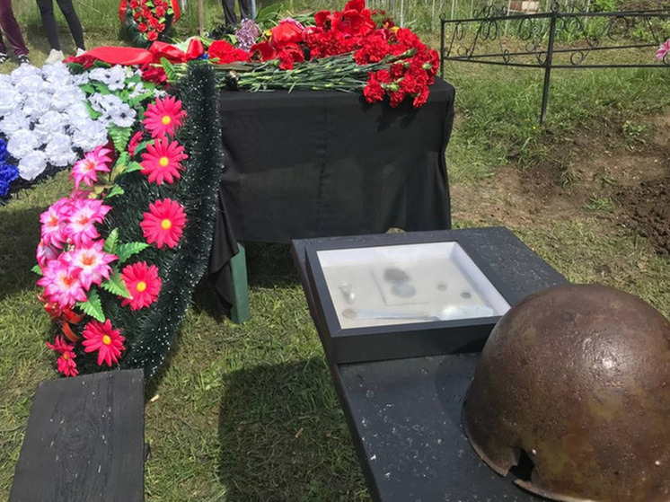 Под Саратовом перезахоронили останки красноармейца, найденные в Псковской области