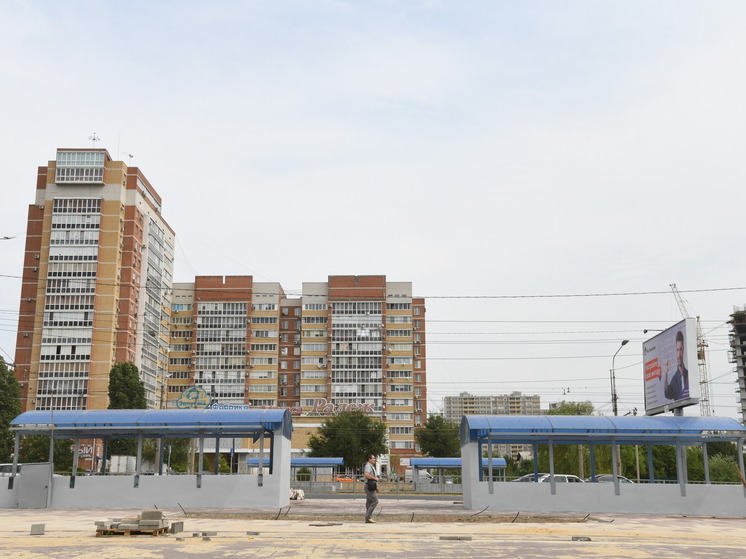 В Волгограде ритуальный автомобиль врезался в подземный переход