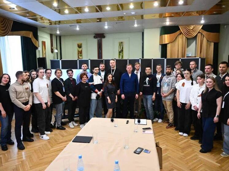 В Новом Уренгое к молодежному форуму присоединились гости из Волновахи и ветераны-первопроходцы