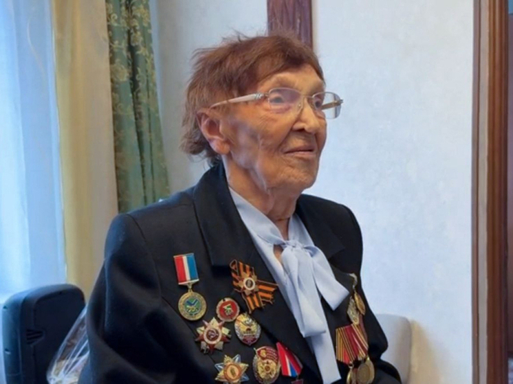 Во Владивостоке ветерана ВОВ поздравили с 99 -летием