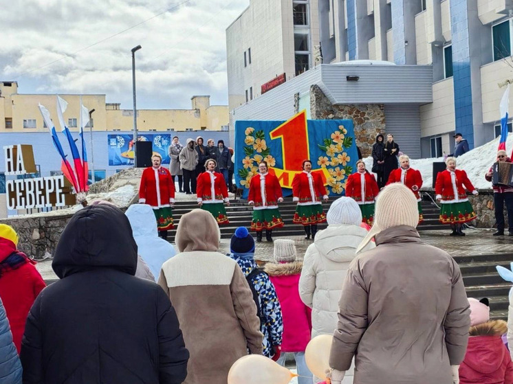 Мурманская область отметила Первомай семейным парадом «Семья. Мир. Май»