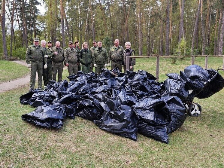 Более 120 человек навели порядок в Городском бору Серпухова