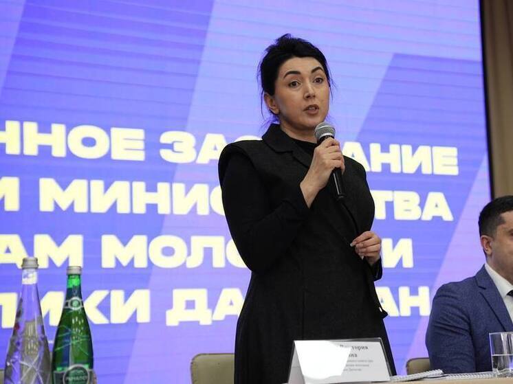 Викторию Гаджиеву временно исключили из Общественной палаты Дагестана