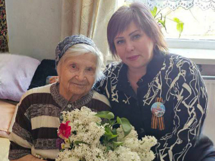 Ученики Великолепетихской школы поздравили детей войны на дому