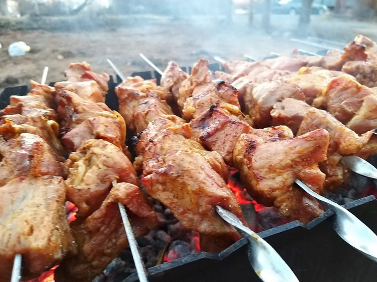 Северянам посоветовали надавить на мясо подушечкой пальца руки, чтобы выбрать качественное