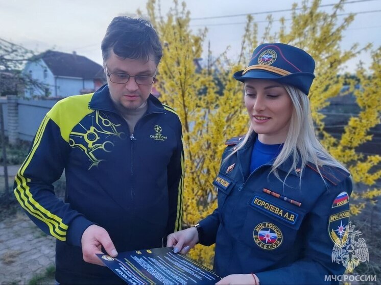 Калининградские пожарные провели профилактику палов травы