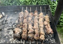 Майские праздники — это долгожданный момент для отдыха от повседневной рутины и наслаждения теплыми весенними днями в компании близких