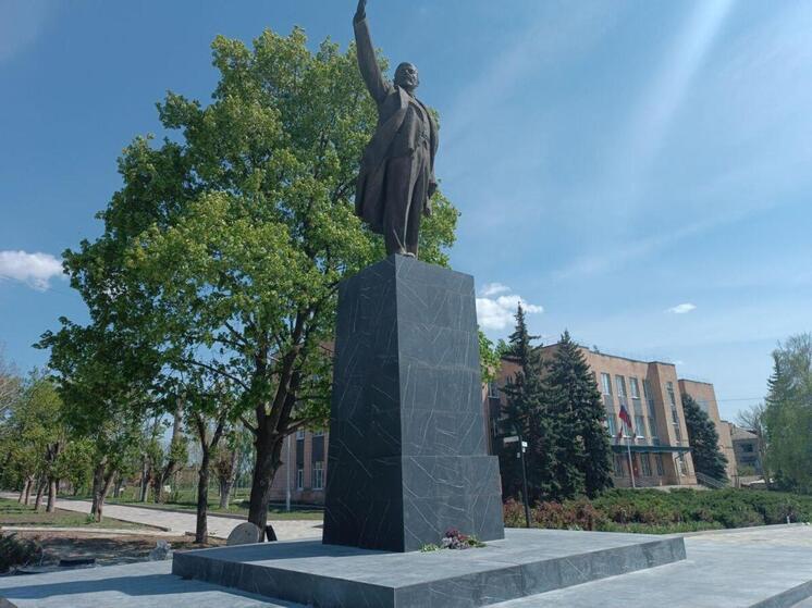 Амурская область восстановила памятник Ленину в Амвросиевке