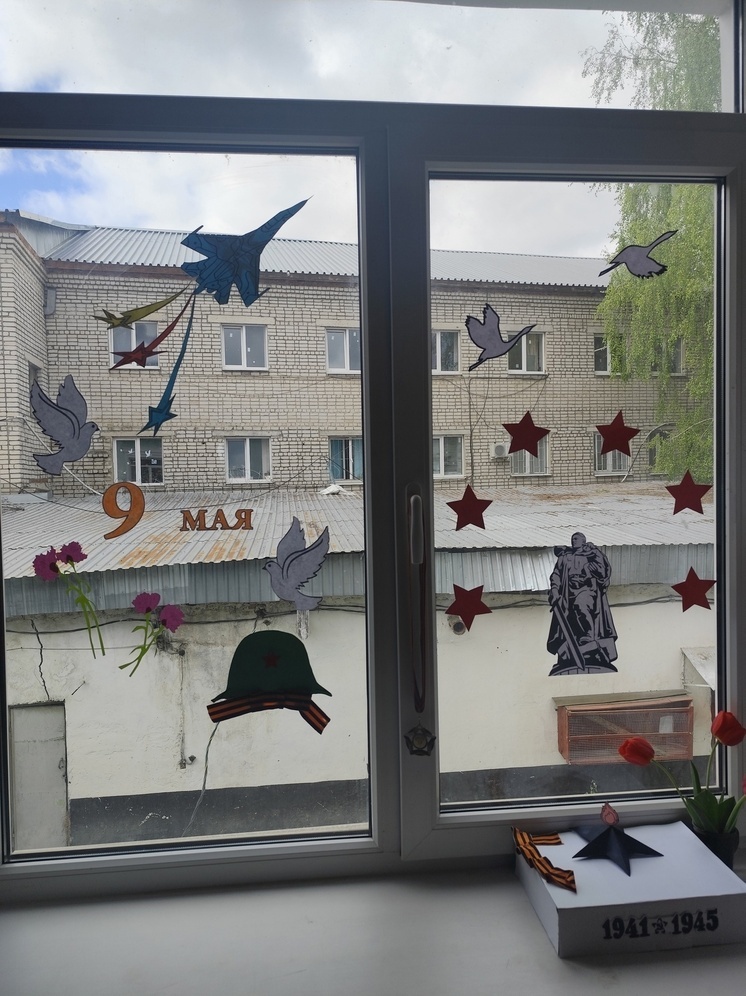 Калужские педагоги присоединились к акции «Окна Победы»