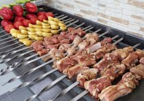 По российскому законодательству, разведение костров, приготовление пищи на открытом огне, включая шашлыки, и отдых на природе возможны только в специально оборудованных местах. Кандидат юридических наук Станислав Герштейн рассказал, что нарушение этих правил может повлечь административную ответственность.