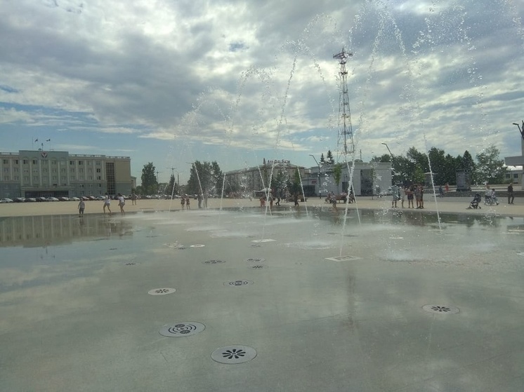 Автобетононасос пригнали к новому саяногорскому фонтану