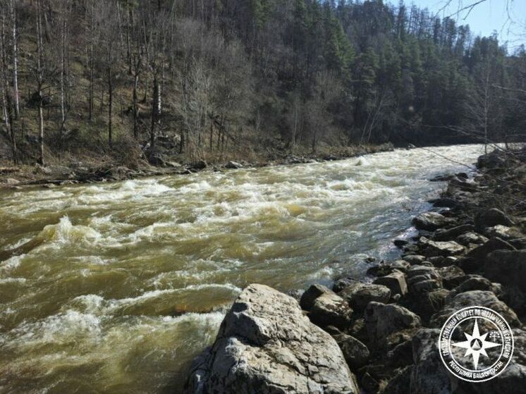 На сплаве в Башкирии перевернулись пять туристов
