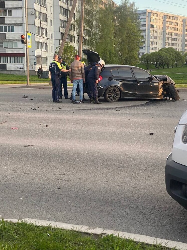 "Девушка из "Логана" без сознания. Утреннее ДТП в Пскове не обошлось без жертв