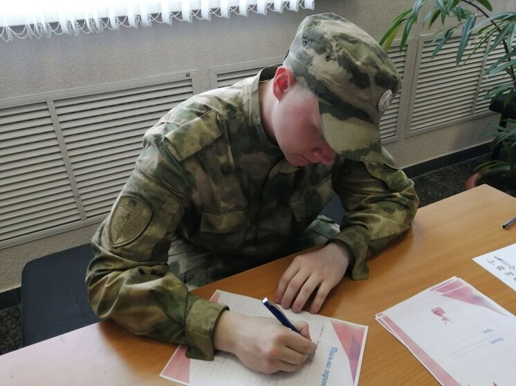 Росгвардейцы из Заречного поддержали участников СВО в рамках акции «Письма героям»