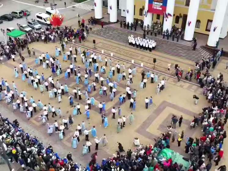 Жители Калужской области станцевали в честь Победы