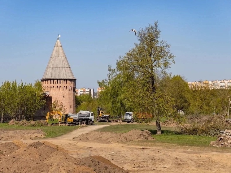 В Смоленске начался активный этап благоустройства территории у восточного участка крепостной стены
