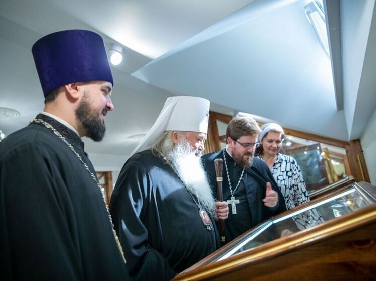 Евангелие времен Елизаветы Петровны передали в Орловский епархиальный музей