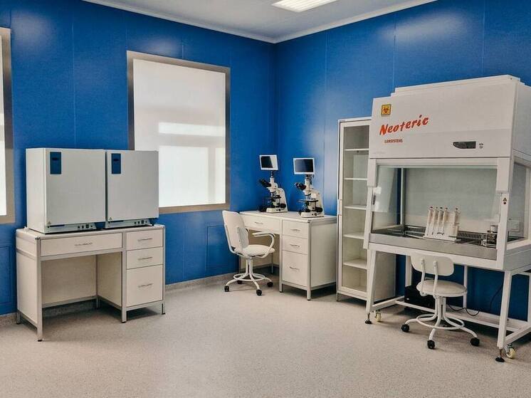 Губернатор Санкт-Петербурга посетил больницу интенсивного лечения в Мариуполе