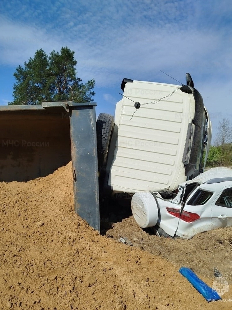 Легковушка и фура столкнулись на трассе в Ферзиковском районе