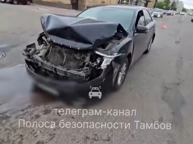В Тамбове столкнулись две машины