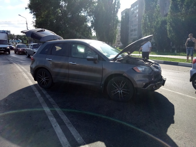 В Воронеже произошло ДТП с участием четырёх автомобилей
