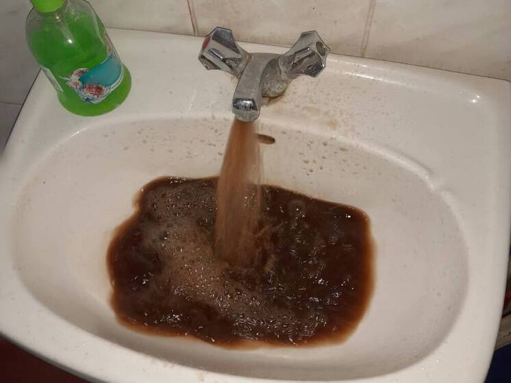 Жители Отрадного устали от грязной питьевой воды