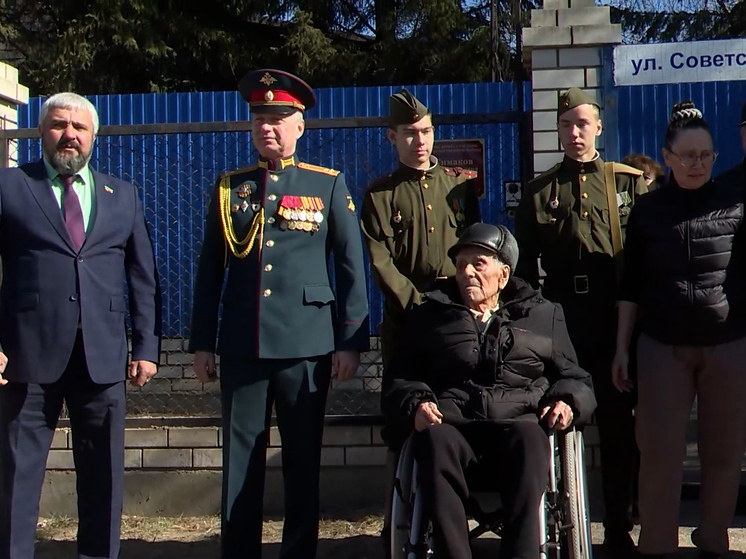 Военный оркестр поздравил ветеранов ВОВ с 80-летием Победы в Чите