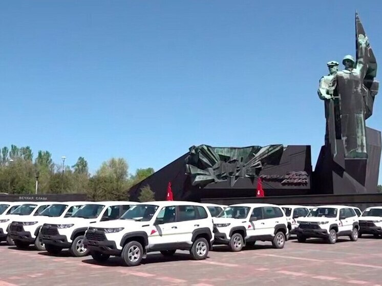 Шестьдесят пять санитарных машин поступило в ДНР