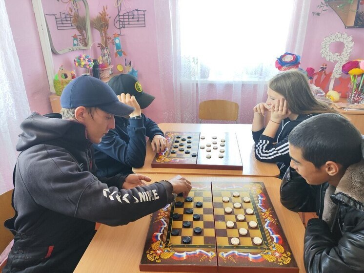 В сельском клубе Каховского округа состоялся турнир по шашкам среди молодежи