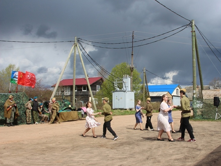 В Будогощи прошла акция «Победный привал» с песнями военных лет и полевой кухней