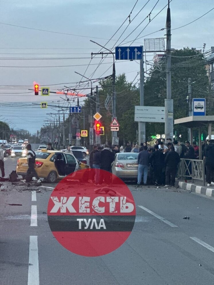 Несколько машин разбиты в массовом ДТП в центре Тулы