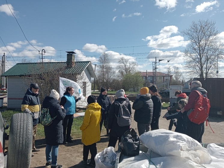 В поселке Пудость Гатчинского района провели масштабный субботник