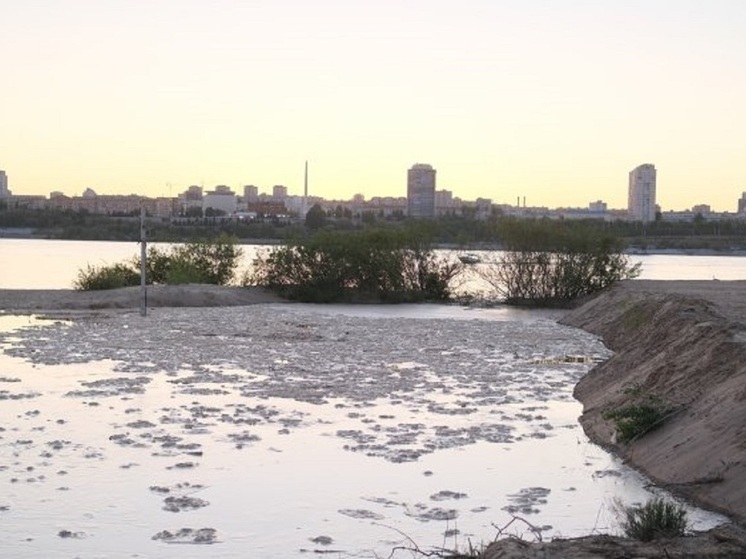 В Волгоградской области сняли гигантскую воронку, образовавшуюся в Волге