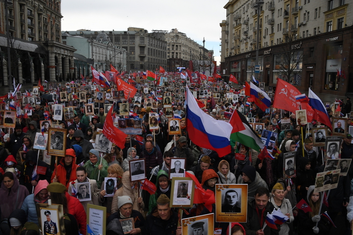 "Бессмертный полк" впервые за шесть лет прошел в Пусане