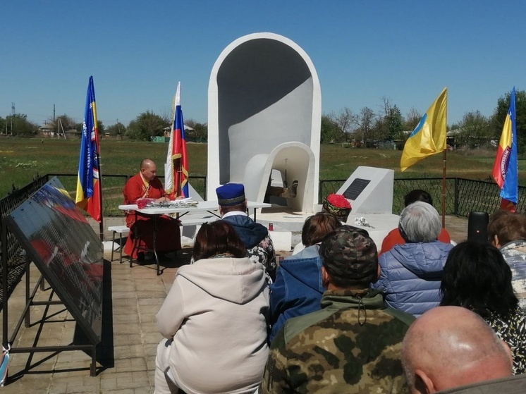 Жители Калмыкии почтили память погибших земляков