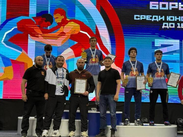 Осетинские борцы привезли награды с первенства России