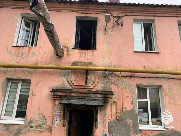 В Канаше из горящего дома спасли 8 человек, среди них — дети и беременная