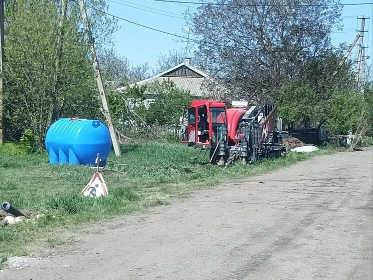 Шефы проложили уже более полукилометра водопровода в Азове