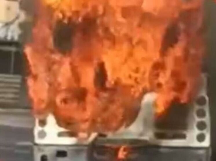 Автобус сгорел дотла в подмосковном Раменском