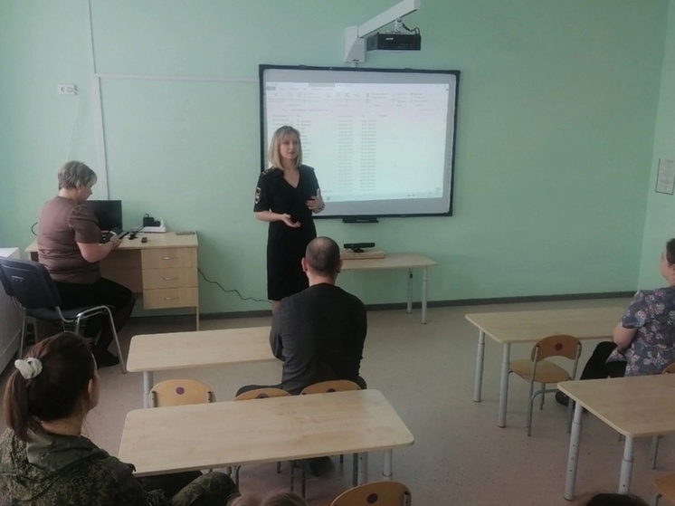 Инспекторы Мурманской области провели родительское собрание на тему безопасности детей